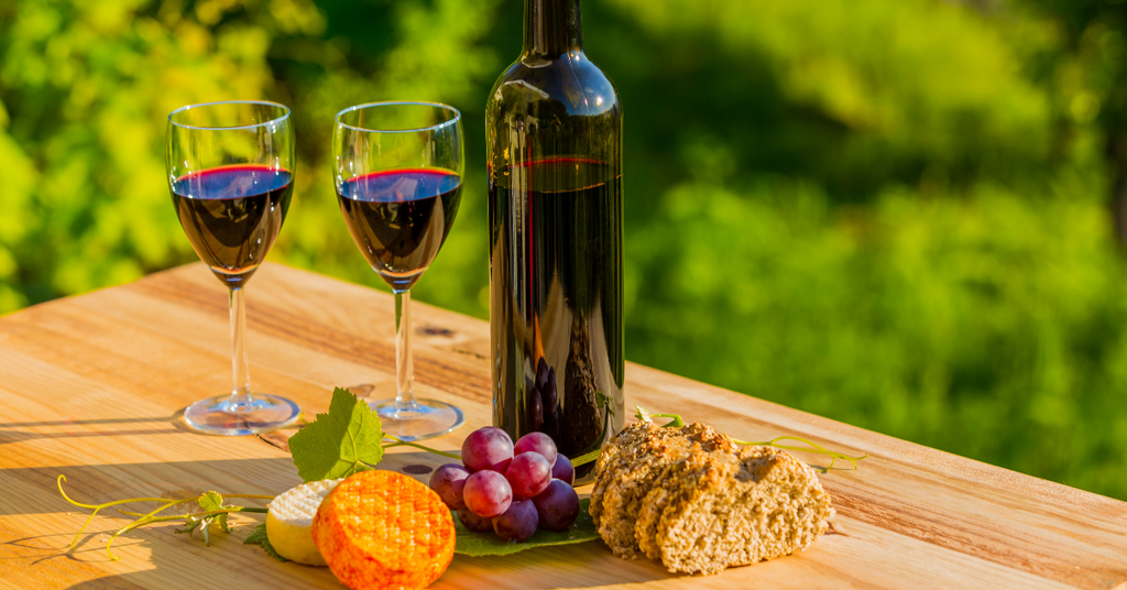 The Perfect Combination: Foods You Should Eat With Wine